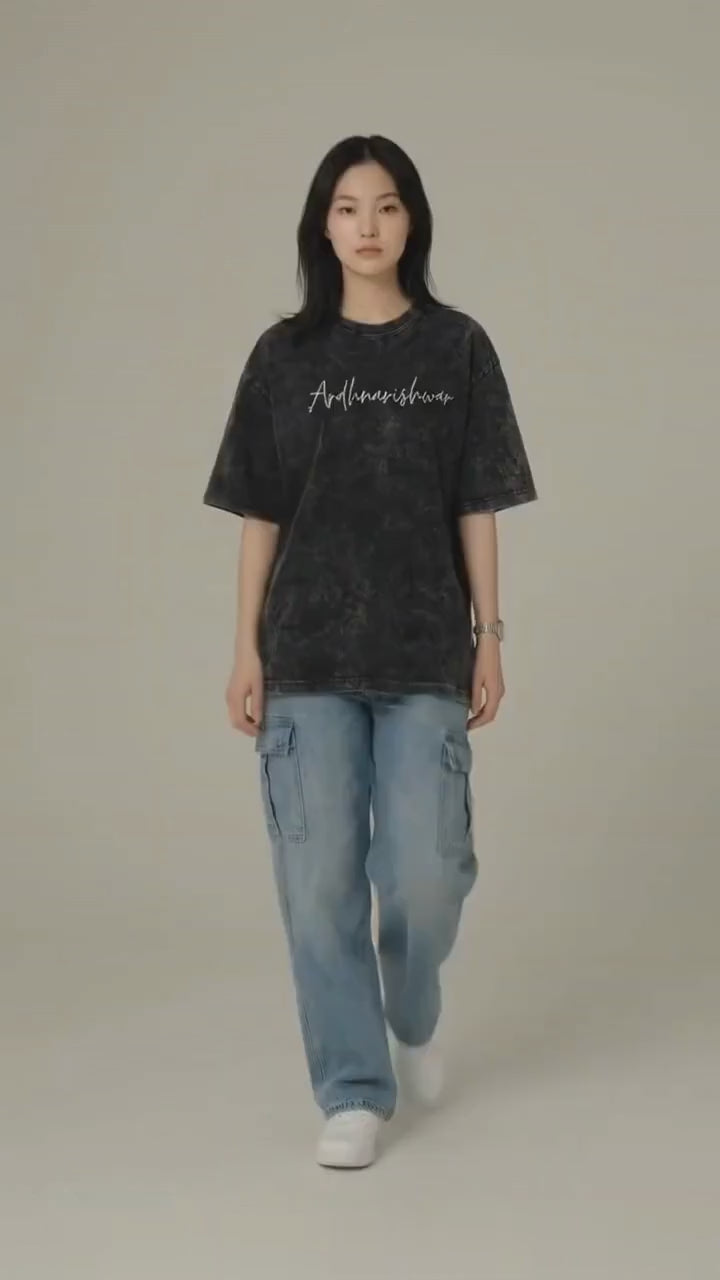 a model is walking with wearing oversize-t-shirt 